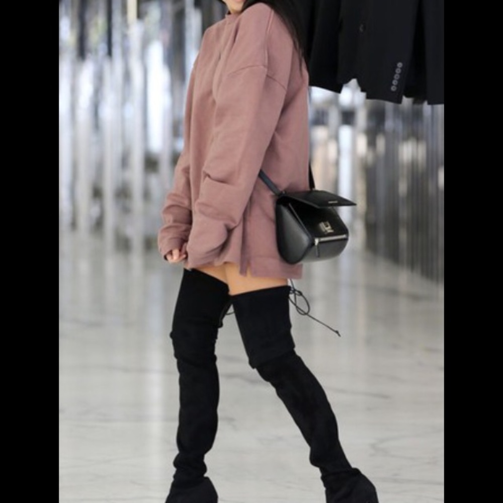 Pink oversized sweater 🎀🖤